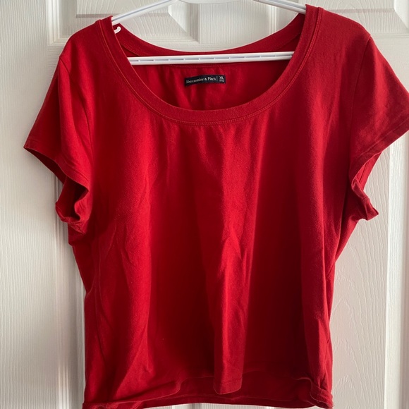 Abercrombie & Fitch red t shirt - Picture 1 of 2